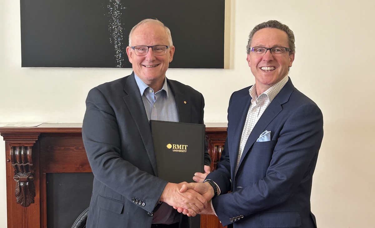 RMIT’s Prof. Calum Drummond AO and Mal Hebblewhite at the Atmo transfer of IP ownership in April 2025. Image: RMIT.