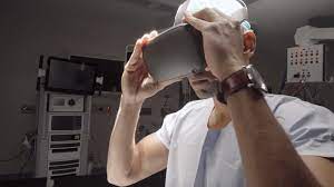 A doctor in training using Vantari VR systems.
