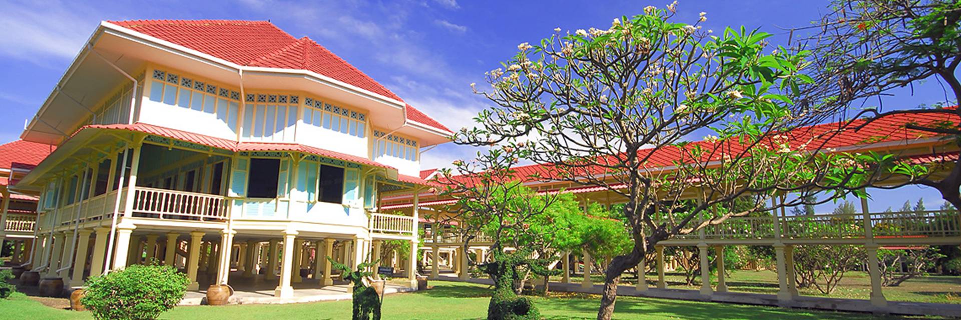 Modern facilities welcome visitors to Petchaburi, but most people holiday there for the traditional Thai food flavours. Image: Tourism Authority of Thailand.