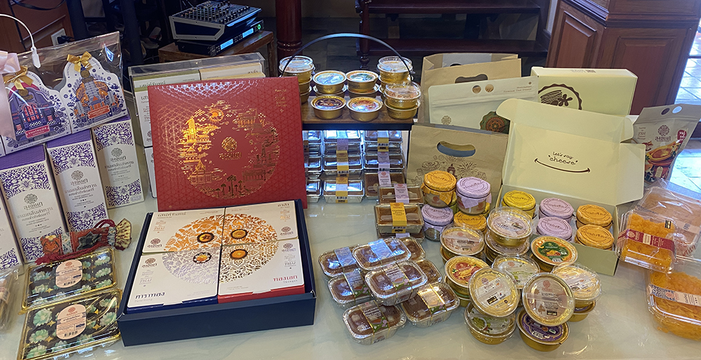 Petchaburi's Uncle Anek's Dessert Factory has the region's tastiest production line. Image: Ellen Boonstra.
